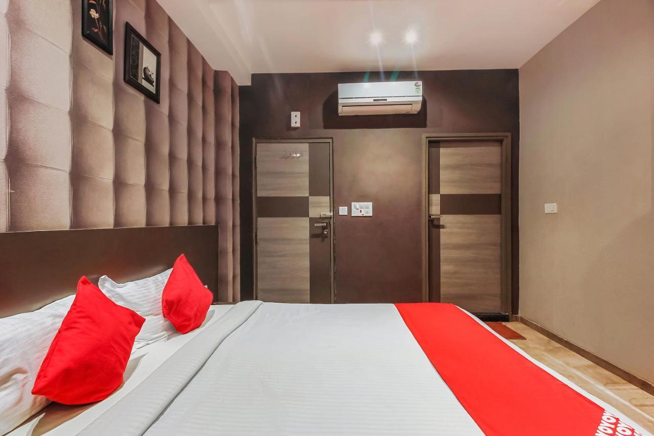 Oyo 26991 Stanza Luxurios Stay Zahirabad Kültér fotó